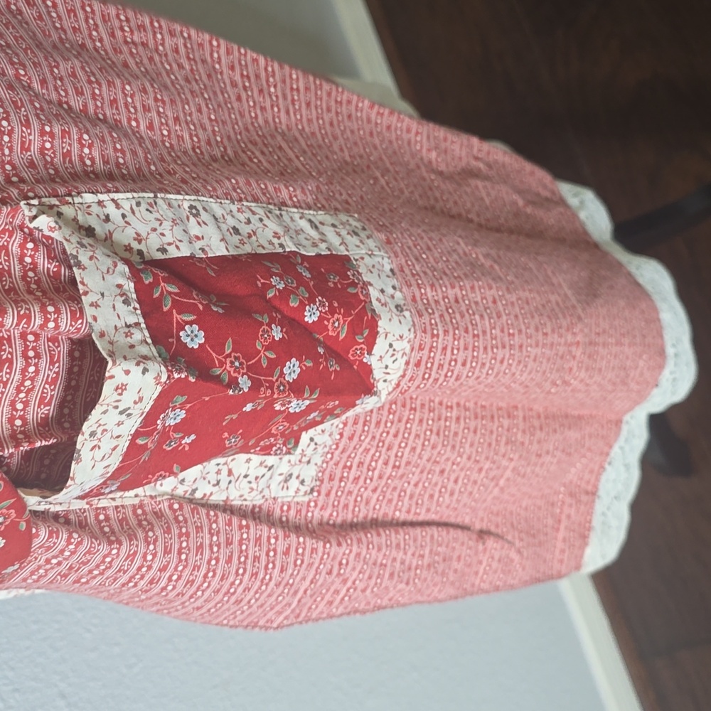 Red Patchwork Apron Set - Picture 4 of 8